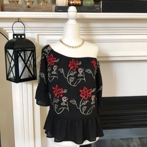 🌺Candies off shoulder peplum blouse🌺